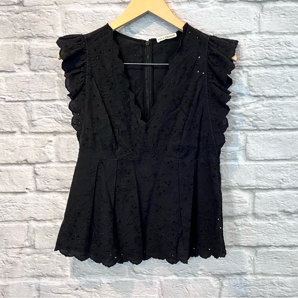 Ulla Johnson Tops - Ulla Johnson Size 6 Black Eyelet V-Neck Sleeveless Top - Scalloped Edge